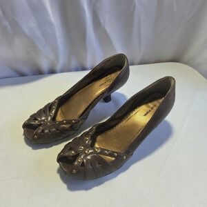 Curfew Womens Brown Peep Toe Kitten Heels Studded‎ Y2K Pumps Brown Gold Insole
